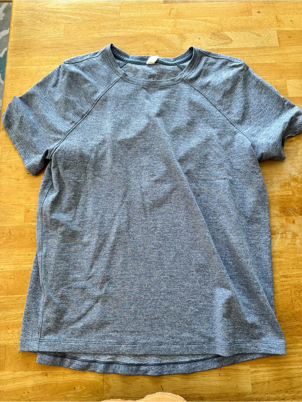 Lululemon short sleeve shirt size 6